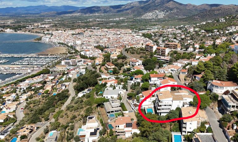 Appartement exclusif avec vue panoramique sur la mer, le port de pêche et la baie de Rosas