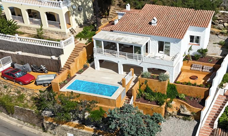 Spectaculaire Maison Rénovée avec Vue sur la Mer et les Montagnes à Roses