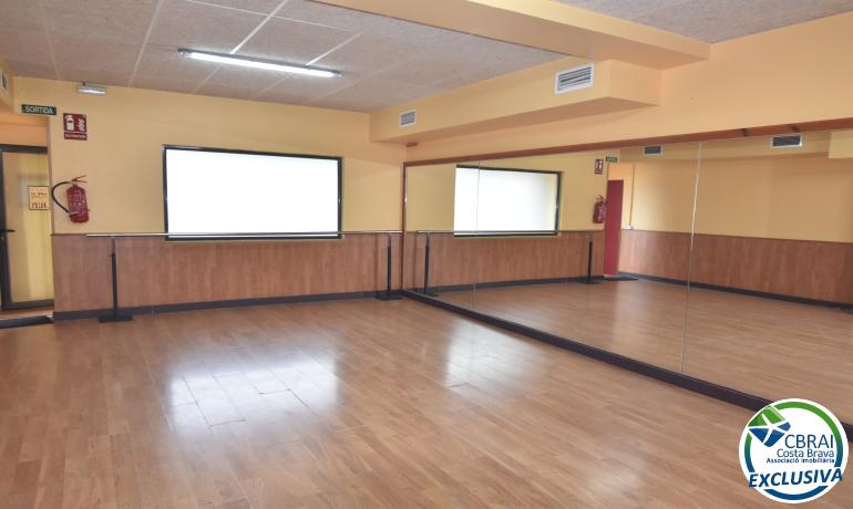 for saleCommercial premises Roses