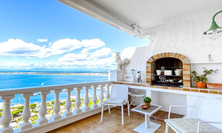 Appartement exclusif avec vue panoramique sur la mer, le port de pêche et la baie de Rosas