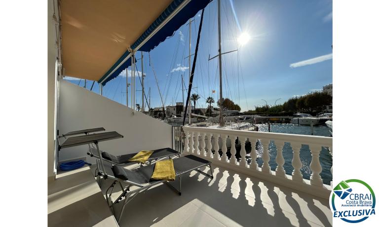 Grand et moderne studio au canal avec de jolies vues sur Empuriabrava, sud-ouest, terrasse