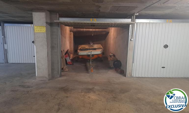 Garage fermé près du bureau de poste de Llançà