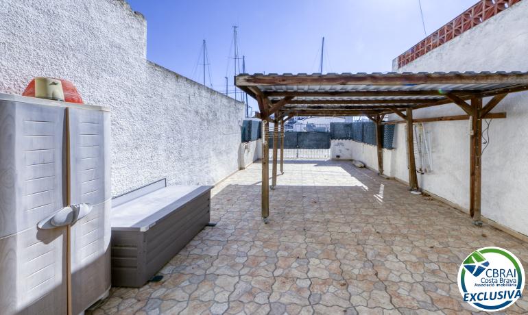 Townhouse in Empuriabrava with 9x4m. mooring before the bridges