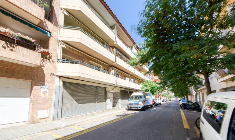 Luminoso Piso de 3 Dormitorios en la Tranquila Zona Centro de Roses, a Pasos de la Playa