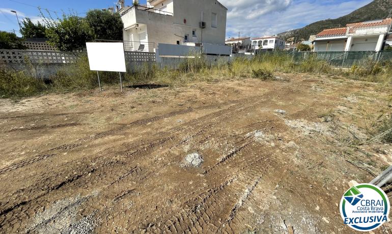 Construeix la teva nova casa a pocs minuts de la platja! Bona oportunitat!