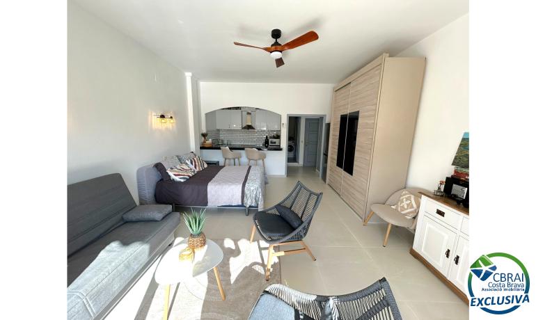 Grand et moderne studio au canal avec de jolies vues sur Empuriabrava, sud-ouest, terrasse