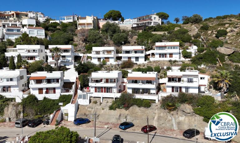 Impressionnante MaisonRénovée avec Vue Mer à Canyelles Petites